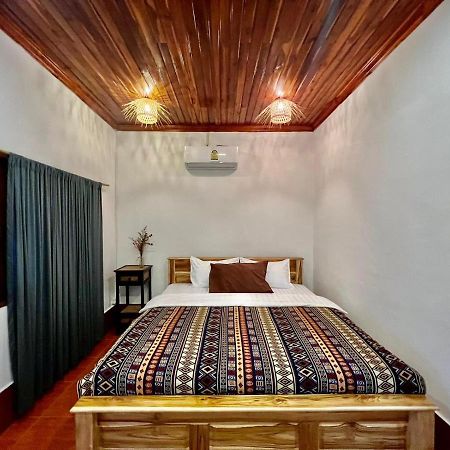La Casa Hostel Luang Prabang Exterior photo
