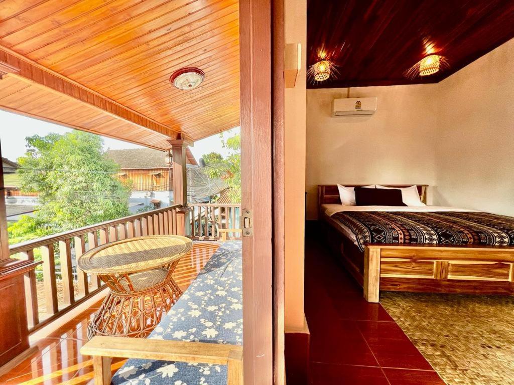 La Casa Hostel Luang Prabang Exterior photo