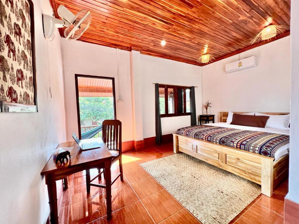 La Casa Hostel Luang Prabang Exterior photo